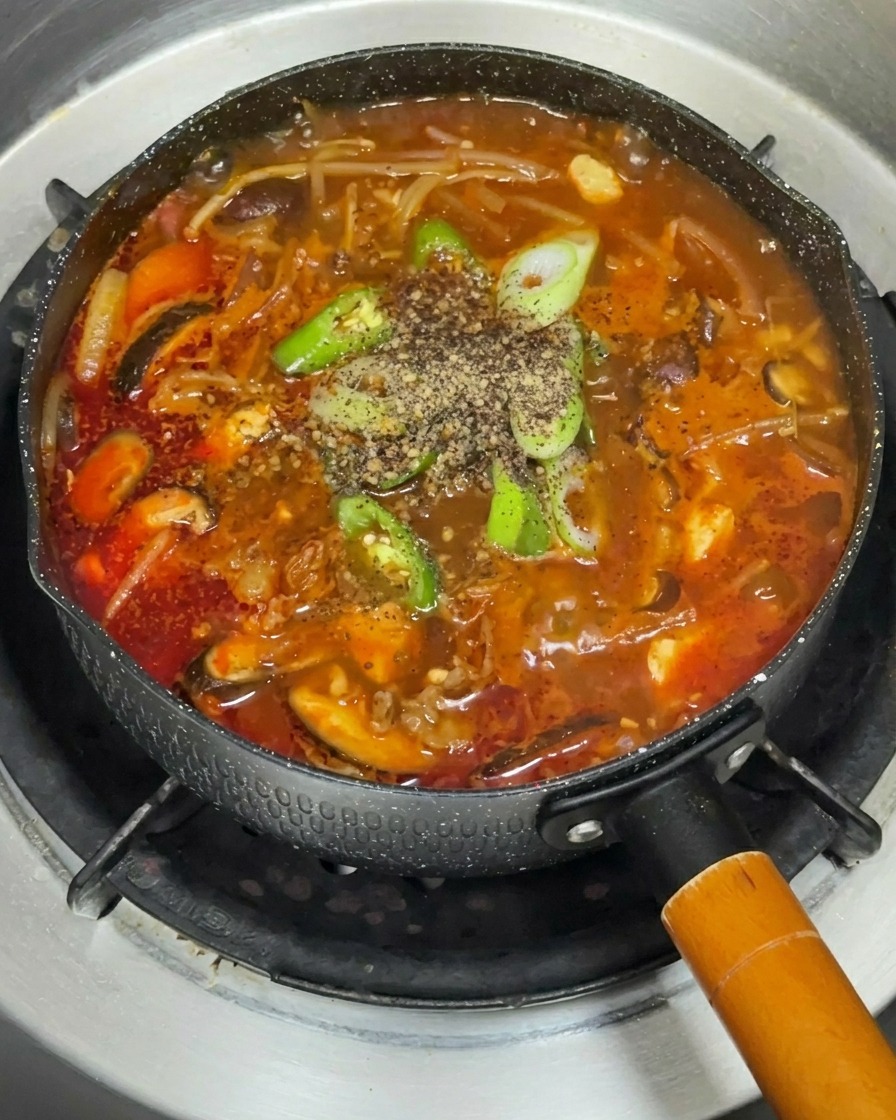 A variety of fresh, neatly arranged vegetables including mushrooms, red onion, and bean sprouts on a plate.