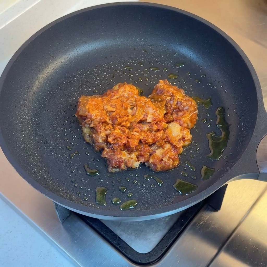 Minced meat stir-fried with diced onions, green peppers, and red chili.