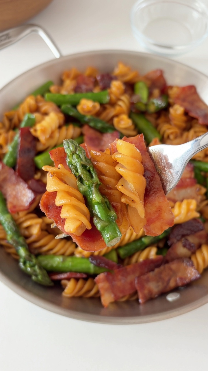 Quick Asparagus and Bacon Fusilli