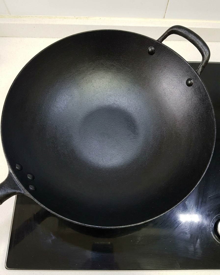 Pork ribs submerged in a large pot of cold water before being heated.