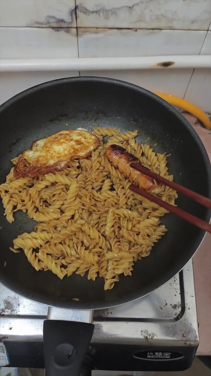 Black Pepper Fusilli with Sausage and Fried Egg