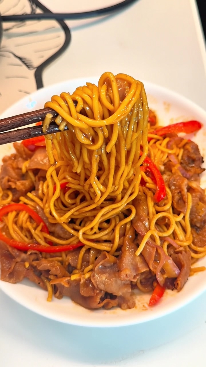 Restaurant-Style Black Pepper Beef Spaghetti