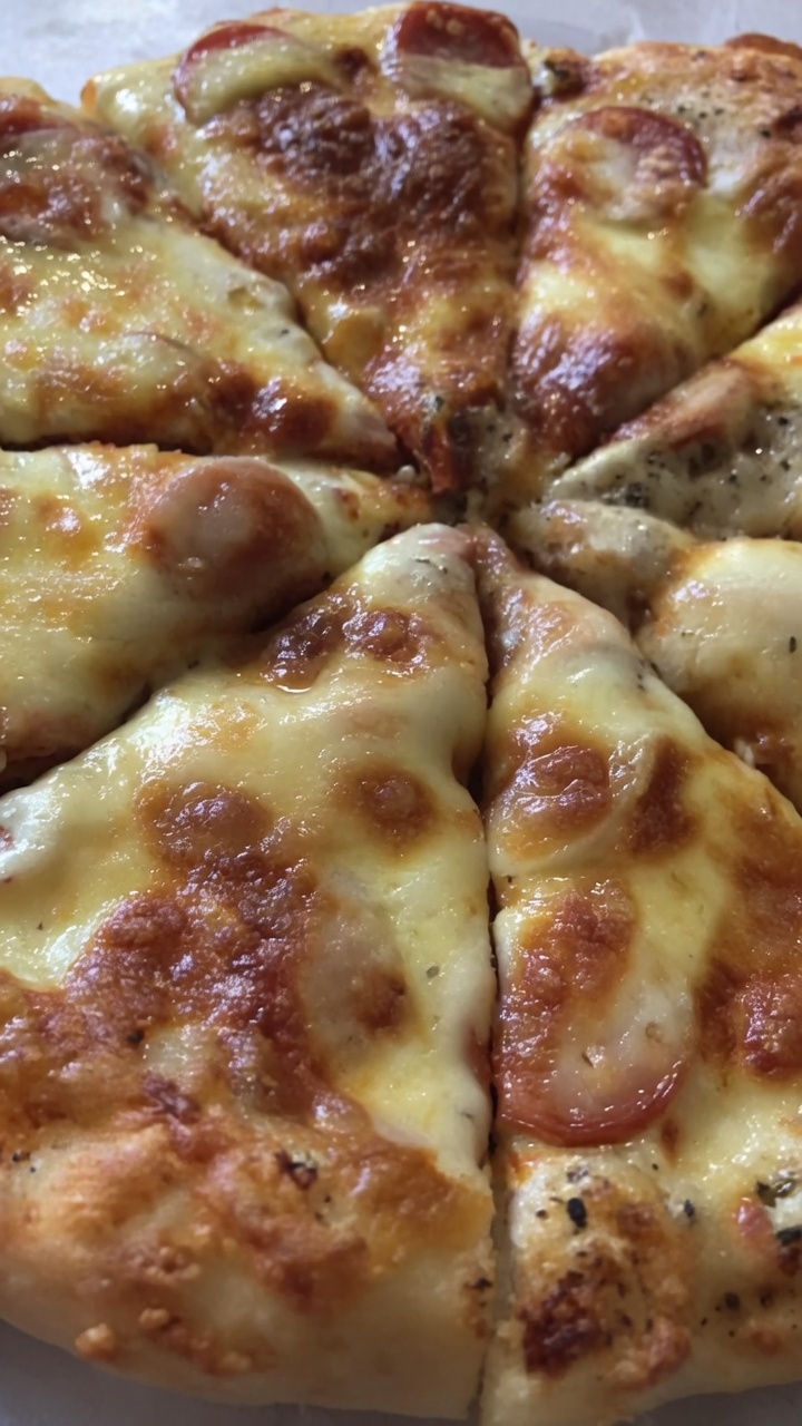 Black Truffle White Sauce Pizza