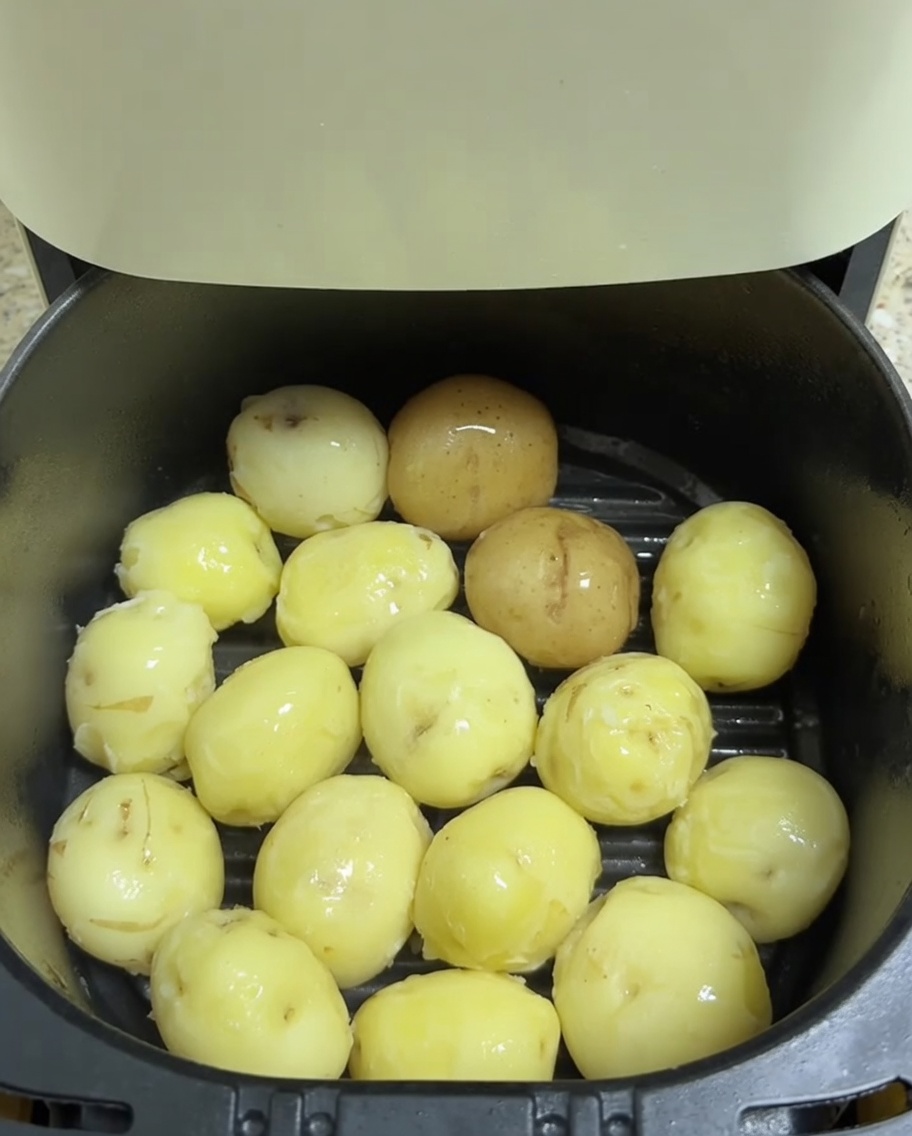 The air fryer being closed, with settings adjusted for the potato roasting process.